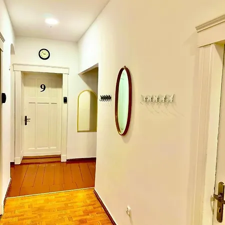 Atlas' House Hostal *