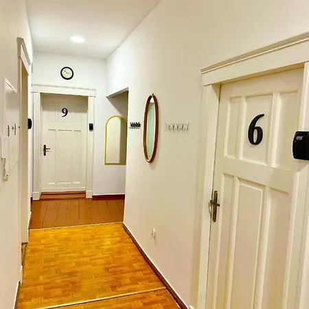 Atlas' House Хостел Познань