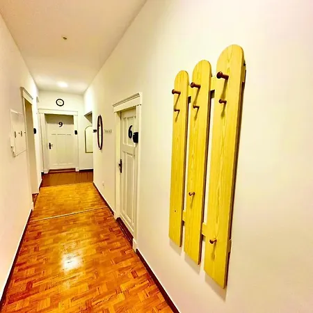 Atlas' House Познань