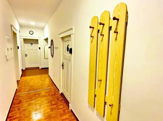 Atlas' House 포즈난